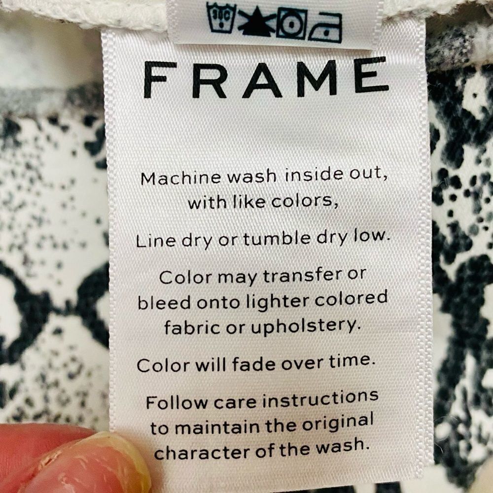 NWT FRAME Le Mini Split Front Python-Print Skirt … - image 16